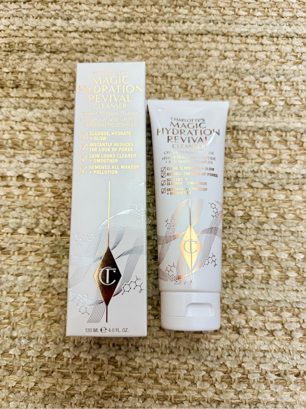 Charlotte Tilbury Magic Hydration Revival Cleanser